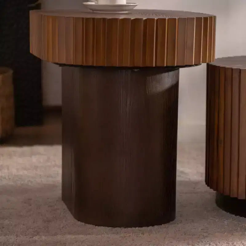 Ensemble de tables basses GDFStudio Spencer 2 pièces avec socle en bois à rayures ondulées