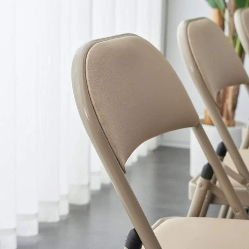 Chaises pliantes élégantes en fer et PVC pour conventions et expositions Blanches