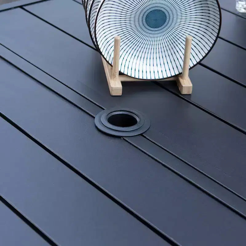 Ensemble de salle à manger d'extérieur 7 pièces Captiva Designs - Table rectangulaire en acier 150x90 cm avec trou pour parasol de 4 cm et 6 chaises avec accoudoirs en acier, Noir