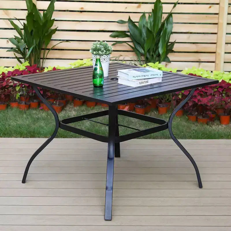Ensemble de salle à manger extérieur 5 pièces avec chaises pivotantes, coussins d'assise et de dossier et table carrée en métal avec trou pour parasol - Captiva Designs