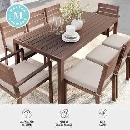 Ensemble de salle à manger d'extérieur Martha Stewart Bedford avec table de 180 cm et 8 chaises avec finition en aluminium brossé aspect bois et coussins résistants aux intempéries
