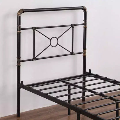 Cadre de lit moderne en fer avec tuyau d'eau et motif croisé, taille double, par Karl Home