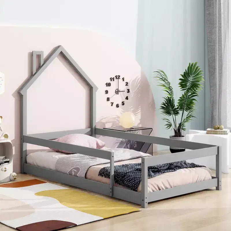 Lit cabane Okak de taille double avec tête de lit en forme de maison et barrières de sécurité, cadre de lit bas moderne en bois pour usage domestique