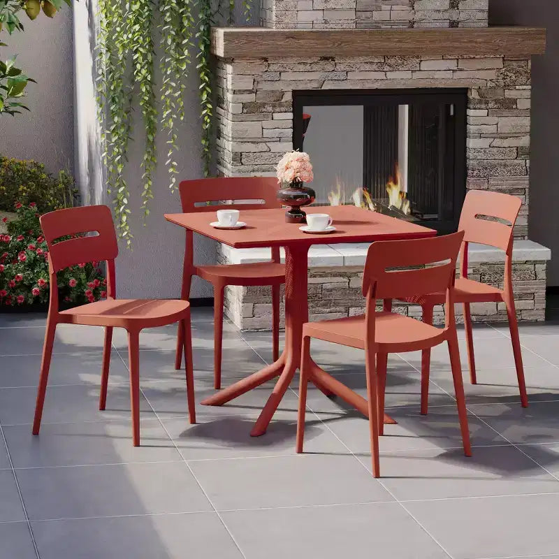 Ensemble de table à manger de terrasse WestinTrends Playa Modern 5 pièces en résine avec chaises de salle à manger de terrasse empilables, rouge