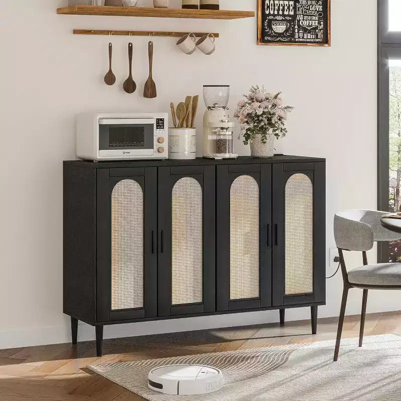 Meuble de rangement en rotin avec station de charge et bar à café - Buffet bohème à 4 portes (étagères réglables)Armoire bohème multifonctionnelle pour entrée/salle à manger
