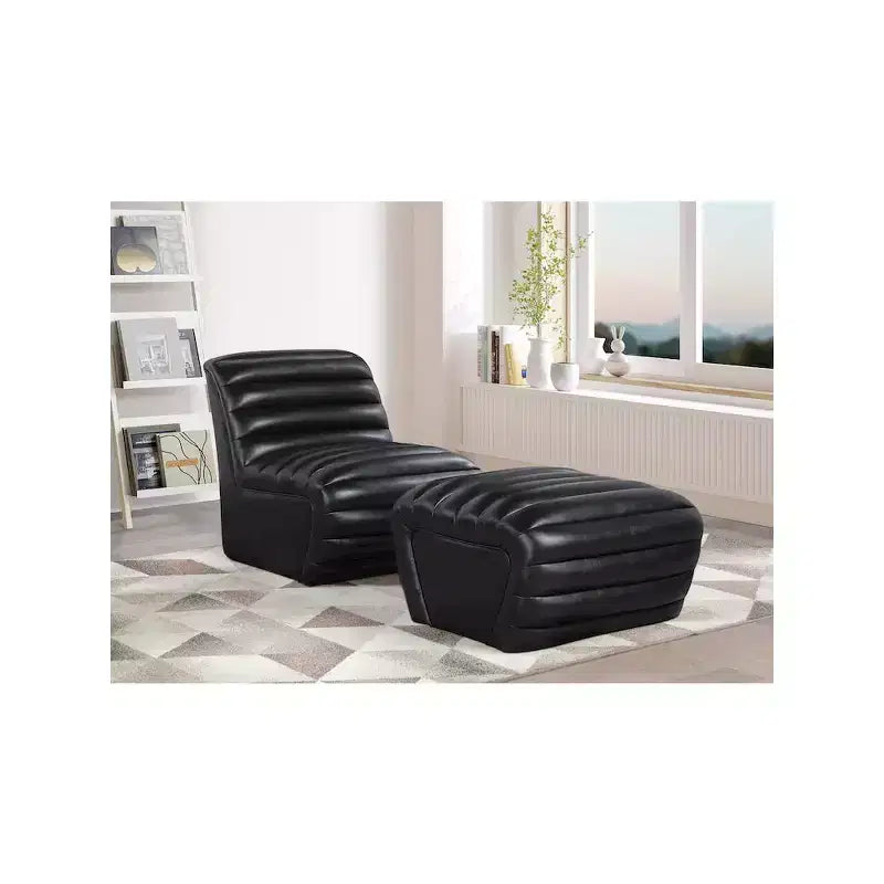Pouf Meridian Furniture, modèle Vega en similicuir