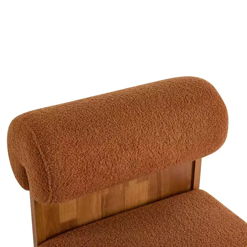 Fauteuil d'appoint Homy Casa avec dossier roulé et piètement en bois massif, revêtement en tissu bouclette