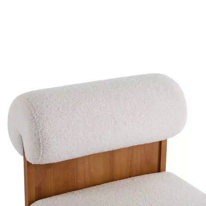 Fauteuil d'appoint Homy Casa avec dossier roulé et piètement en bois massif, revêtement en tissu bouclette