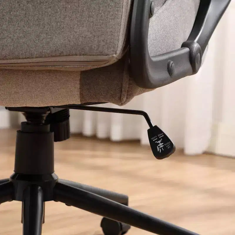 Chaise de jeu pivotante grise – Room Essentials™ : Chaise de bureau d'ordinateur rembourrée, réglable, accoudoirs fixes