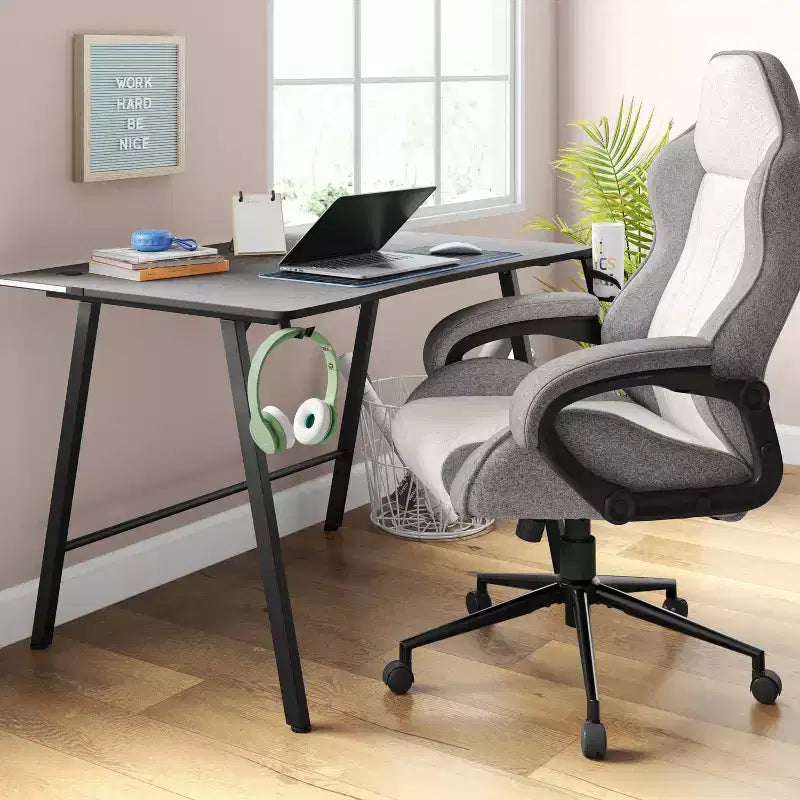 Chaise de jeu pivotante grise – Room Essentials™ : Chaise de bureau d'ordinateur rembourrée, réglable, accoudoirs fixes